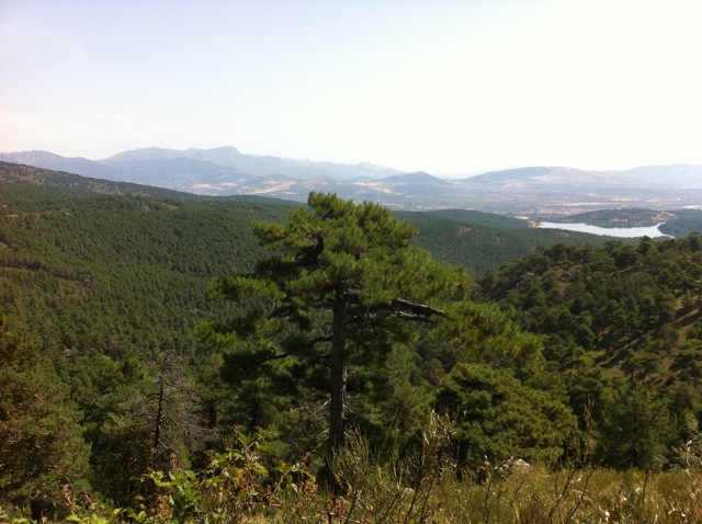 Sierra y embalse