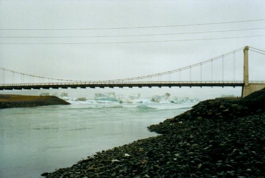Puente sobre el r�o
